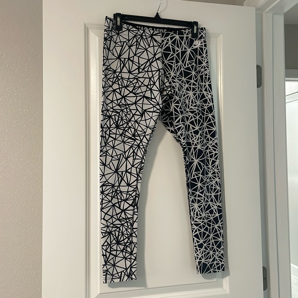Nike Black White Graphic Yoga Leggings Womens SZ L